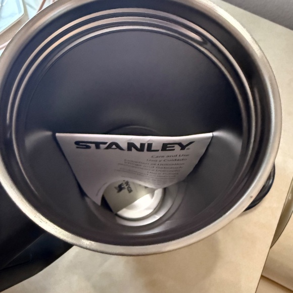 Stanley x Calia 30 oz Flowstate Quencher H2.0 Tumbler Black - Picture 6 of 7